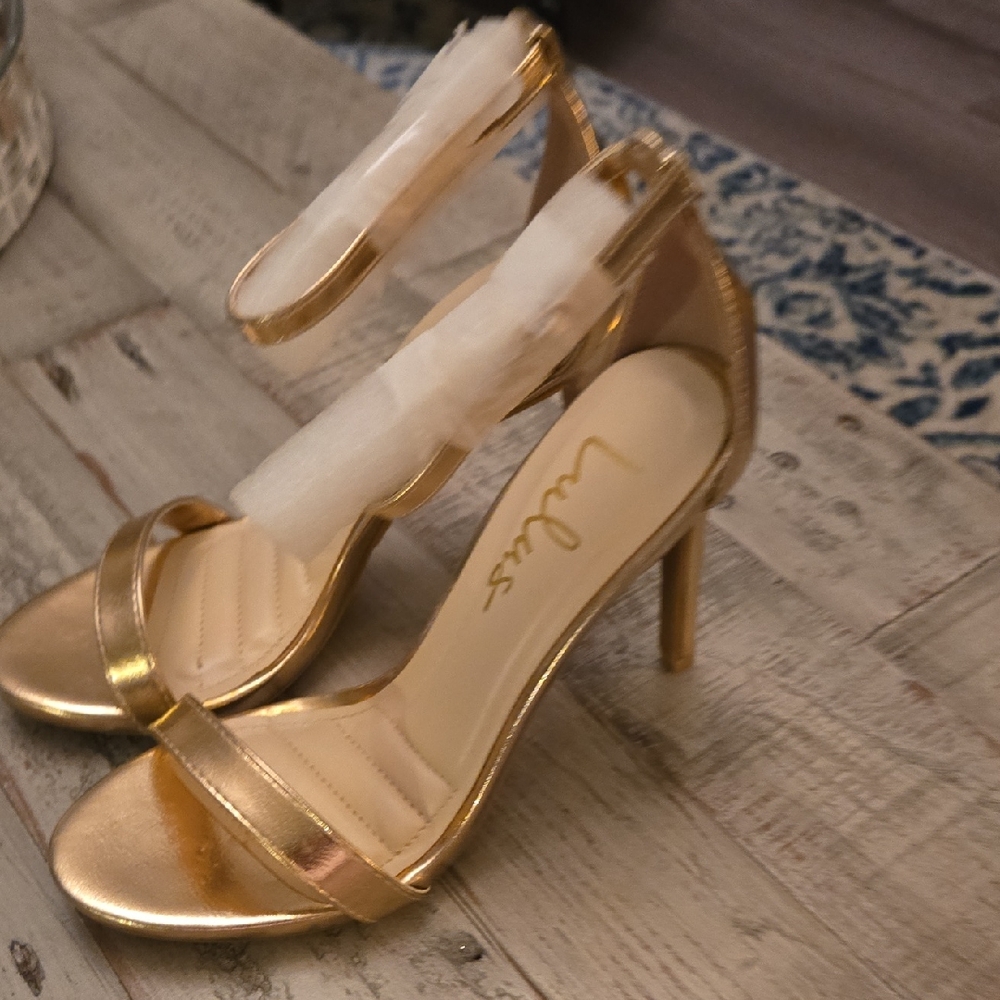 Lulus Elegant Rose Gold Heels With Padded Footbed. New Size 6/36